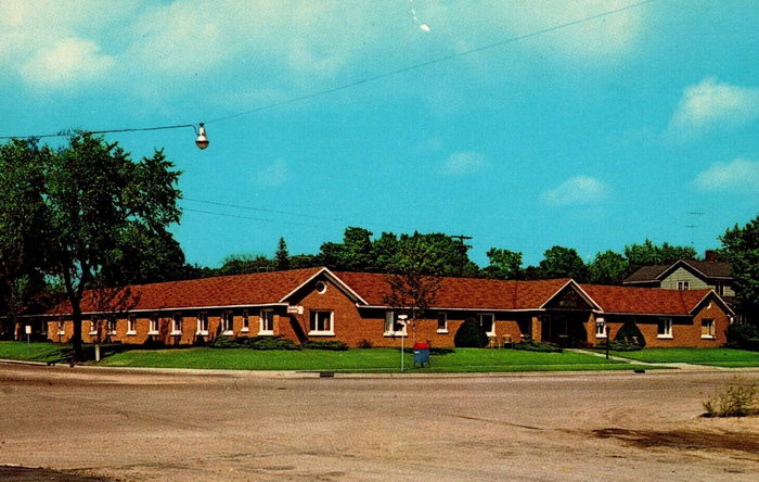 Ludington Beach House (Millers Lakeside Resort) - Old Postcard